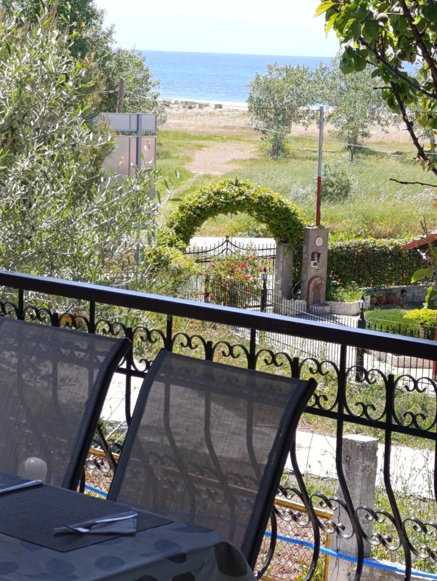 "2Steps From The Beach" ネア・イラクリア エクステリア 写真